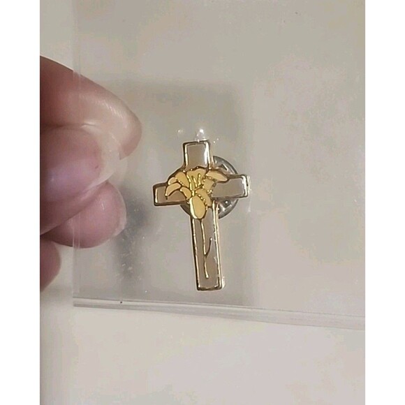 Vintage Cross with Lily Flower Lapel Pin Epoxy Enamel Gold Tone Christian - Picture 1 of 2
